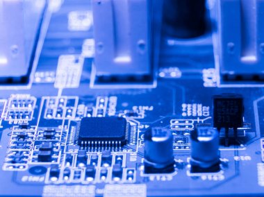 Anakart (ana kurulu, cpu anakart, mantık kurulu, sistem kartı veya mobo teknoloji elektronik devrelerin yakın çekim)