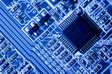 Anakart (ana kurulu, cpu anakart, mantık kurulu, sistem kartı veya mobo teknoloji elektronik devrelerin yakın çekim)