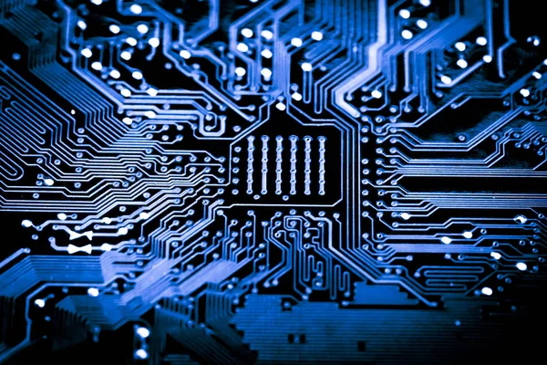 Primo piano dei circuiti elettronici in tecnologia su sfondo Mainboard (scheda principale, scheda madre cpu, scheda logica, scheda di sistema o mobo ) — Foto Stock