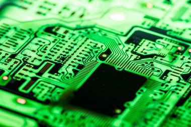 Teknoloji elektronik devrelerin anakart arka plan (ana kurulu, cpu anakart, mantık kurulu, sistem kartı veya mobo yakın çekim)