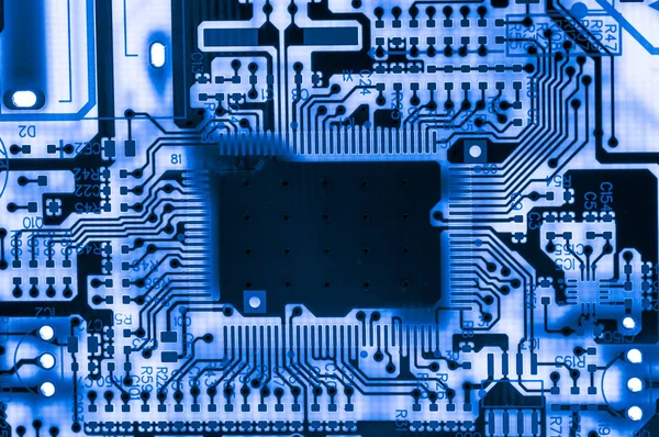 Primer plano de los circuitos electrónicos en tecnología en el fondo de la computadora de la placa principal (placa lógica, placa base de la CPU, placa principal, placa del sistema, mobo ) —  Fotos de Stock