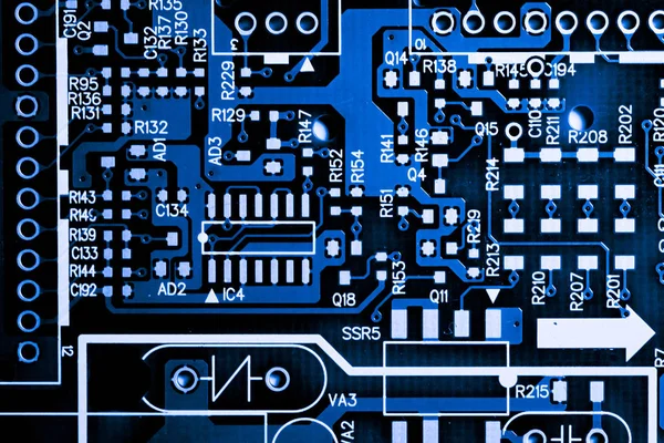 Primo piano dei circuiti elettronici in tecnologia sullo sfondo del computer Mainboard (scheda logica, scheda madre cpu, scheda principale, scheda di sistema, mobo ) — Foto Stock