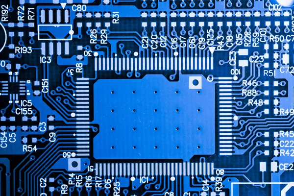 Primer plano de los circuitos electrónicos en tecnología en el fondo de la computadora de la placa principal (placa lógica, placa base de la CPU, placa principal, placa del sistema, mobo ) —  Fotos de Stock