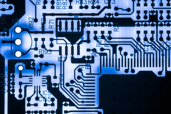 Primo piano dei circuiti elettronici in tecnologia sullo sfondo del computer Mainboard (scheda logica, scheda madre cpu, scheda principale, scheda di sistema, mobo ) — Foto Stock