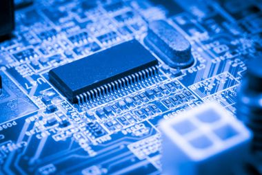 Teknoloji elektronik devrelerin anakart bilgisayar arka plan üzerinde (mantık kurulu, cpu anakart, ana kurulu, sistem kartına, mobo yakın çekim)
