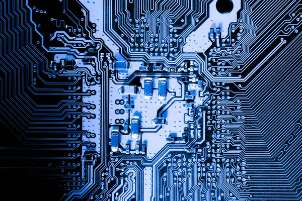 Resumen, primer plano de los circuitos electrónicos en tecnología en el fondo de la computadora de la placa principal (placa lógica, placa base de la CPU, placa principal, placa del sistema, mobo ) — Foto de Stock