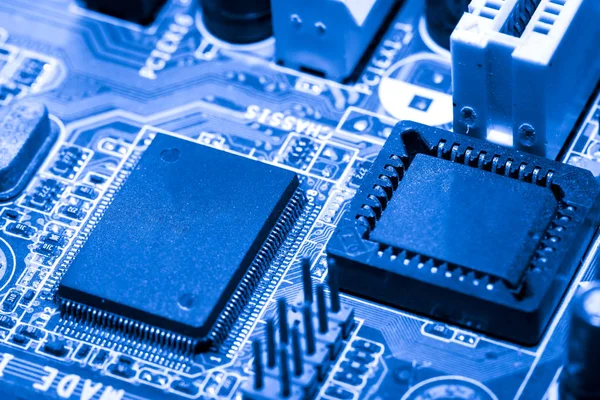 Résumé, Gros plan sur les circuits électroniques, nous voyons la technologie de la carte mère, qui est le fond important de l'ordinateur. (carte logique, carte mère cpu, carte principale, carte système, mobo ) — Photo