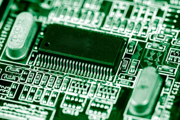 Resumen, primer plano de los circuitos electrónicos en el fondo de la computadora de la tecnología de la placa principal (placa lógica, placa base de la CPU, placa principal, placa del sistema, mobo ) — Foto de Stock