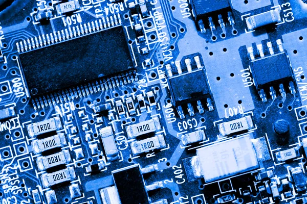 Resumen, De cerca en los circuitos electrónicos, vemos la tecnología de la placa base, que es el trasfondo importante de la computadora. (placa lógica, placa base de la CPU, placa principal, placa del sistema, mobo ) —  Fotos de Stock