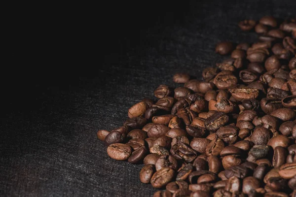 Chicchi di caffè sono lo sfondo . — Foto Stock