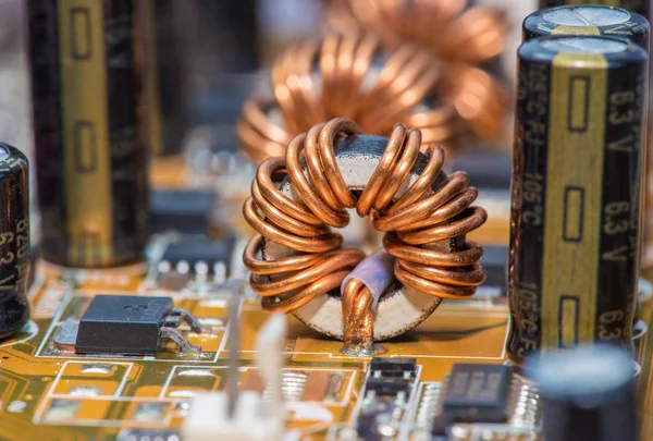 Abstract, elektronik devreler anakart bilgisayar teknoloji arka plan üzerinde yakın çekim. (mantık kurulu, cpu anakart, ana masa, sistem kartına, mobo)