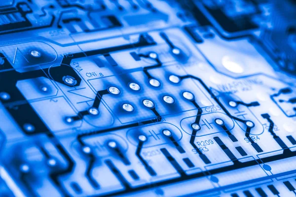 Resumen, Primer plano de los circuitos electrónicos en la placa base de la tecnología informática. (placa lógica, placa base de la CPU, placa principal, placa del sistema, mobo ) —  Fotos de Stock