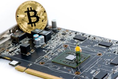 Altın Bitcoin para üstünde bilgisayar.