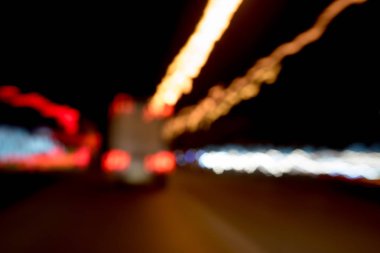 Soyut hız arkaplanı, araba ışıkları yolda.