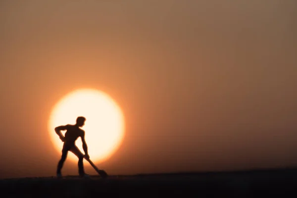 Silhouette Persone Miniera Sfondo Cielo Tramonto — Foto Stock