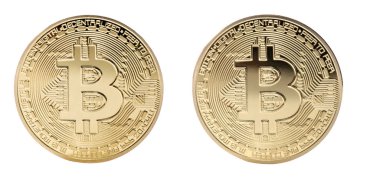 Altın Bitcoin para bilgisayarda. (beyaz arka plan üzerinde izole)