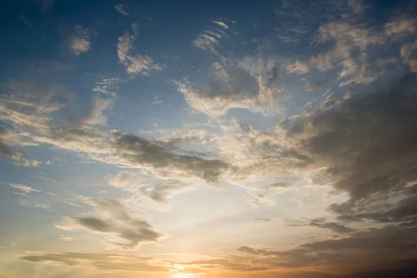 Sonnenuntergang Dunkle Wolken Vor Einem Gewitter — Stockfoto