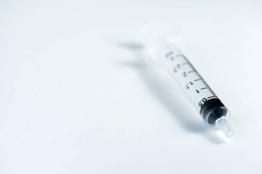 Beyaz arka plan üzerinde Hipodermik İğne (enjeksiyon iğne) 