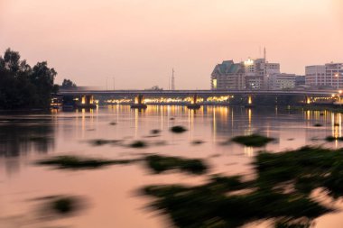 Tayland 'da yüzen pazar.