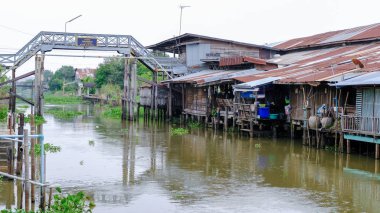 Tayland 'da yüzen pazar.