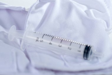 Beyaz arka plan üzerinde Hipodermik İğne (enjeksiyon iğne) 