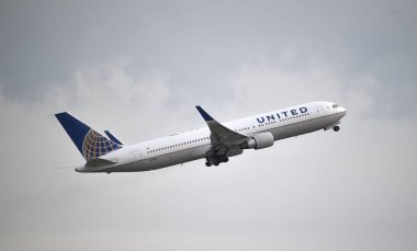 İspanya havaalanında bir uçak.