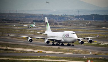 İspanya havaalanında bir uçak.