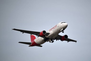 İspanya havaalanında bir uçak.