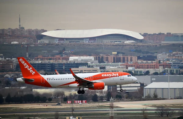 Spanya Havaalanında Bir Uçak — Stok fotoğraf