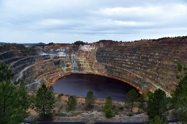 西班牙的一个废弃铜矿 — 图库照片