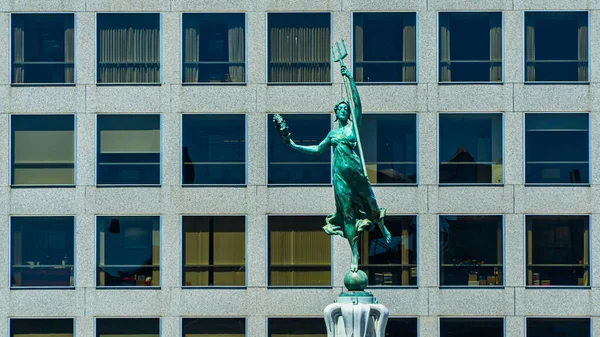 Dewey Anıtı - Union Meydanı 'nda bir anıt