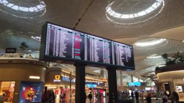 İstanbul, Türkiye - Ağustos 2019: İstanbul 'un yeni havalimanı Iga' da uçuş takvimi