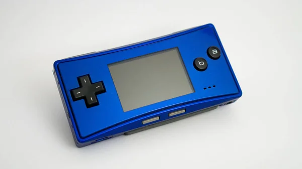 Nintendo Game Boy Micro auf weißem Hintergrund - gbm ist die kleinste tragbare Videospielkonsole — Stockfoto