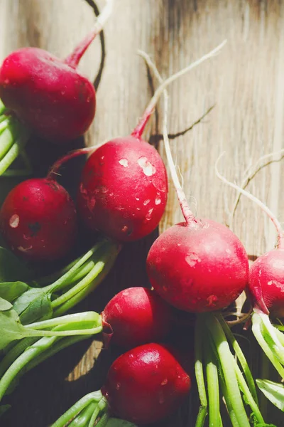 Adam hazırlanıyor suşi roll