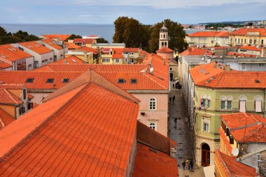 Zadar - ünlü tarihi Hırvat şehir havadan görünümü. 