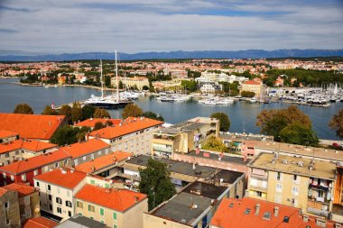 Zadar - ünlü tarihi Hırvat şehir havadan görünümü. 