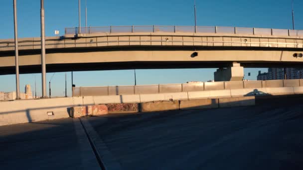 Viaduct in de stad — Stockvideo
