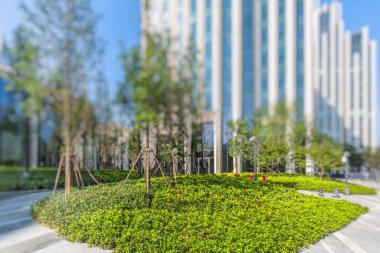 boş kaldırım ve City modern binalar