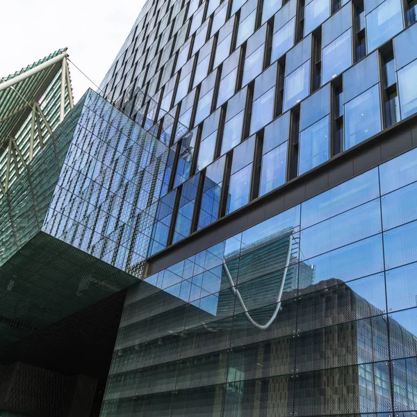 Detalles de la arquitectura Edificio moderno Fachada de vidrio Fondo empresarial — Foto de Stock