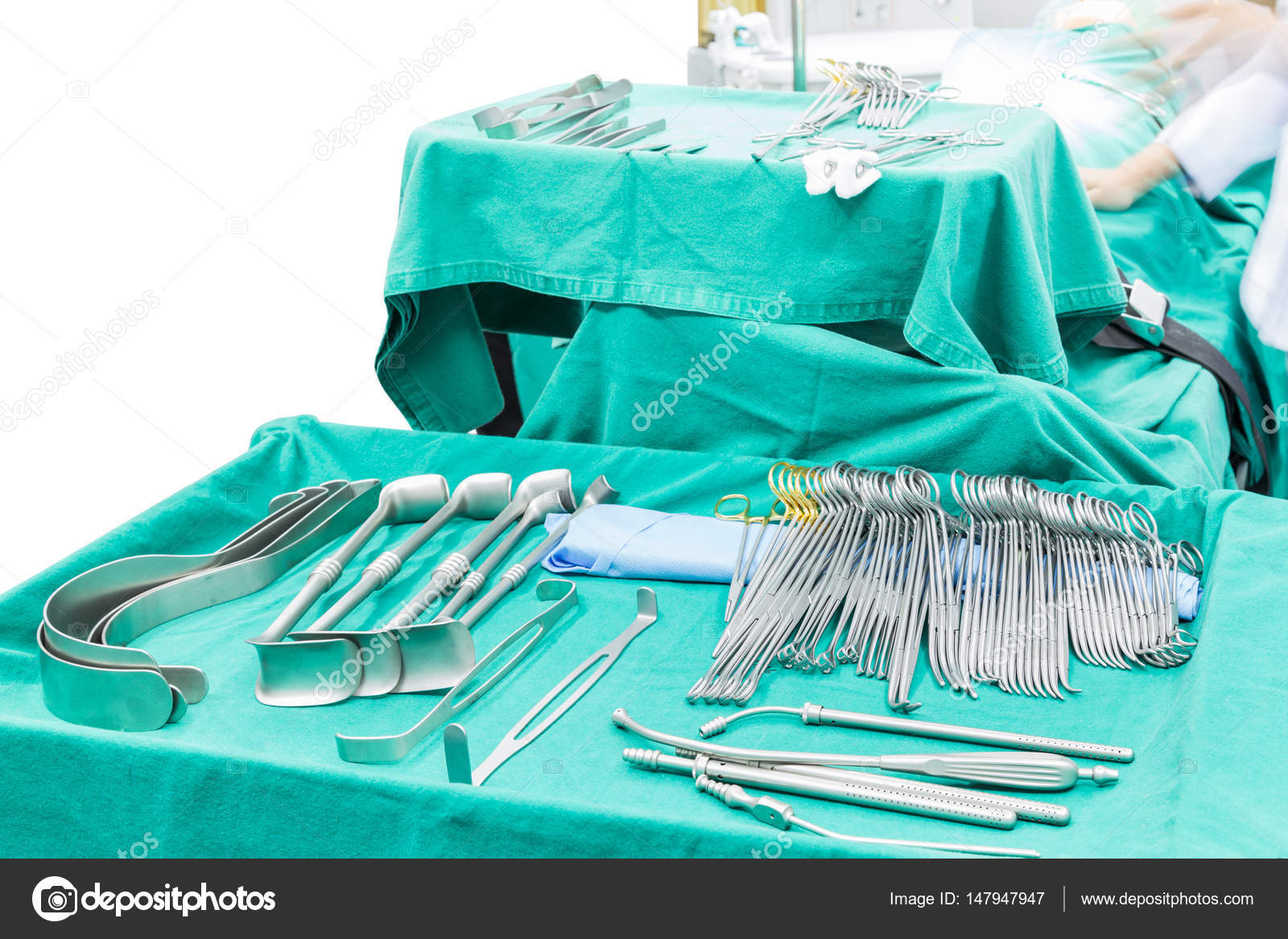 Surgical tools displayed on a surgical tray who need to operating a