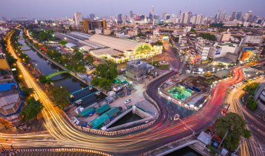 Bangkok, Tayland-Şubat 5: Bangkok merkez tren istasyonu (Hua Lamphong tren istasyonu) 5 Ağustos 2017 üzerinde Bangkok. Ana tren istasyonu, Bangkok, Bangkok merkezi bulunan bu