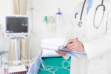 Doktor tıbbi geçmişi olan tıbbi reçete yazma