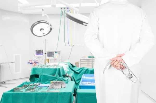 Citra tampilan belakang tertutup dari dokter dengan stetoskop — Stok Foto