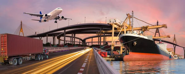 Panorama vervoer en logistiek concept per vrachtwagen boot vliegtuig — Stockfoto