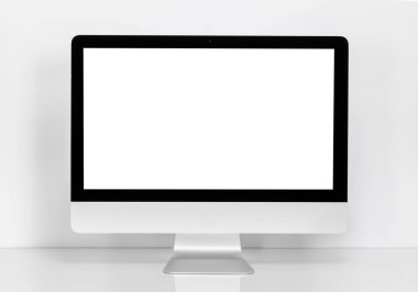 Bilgisayar göstermek masada boş beyaz ekran ile