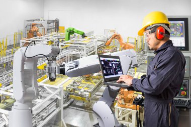 Dizüstü bilgisayar kullanan için bakım otomatik robot mühendisi
