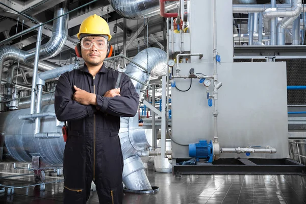Ingeniero que trabaja en la sala de control de la central térmica — Foto de Stock