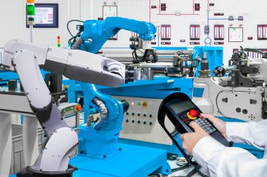 Mühendis kontrol otomatik robot el tezgahları sanayi üretimi