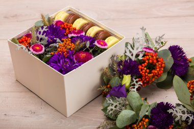 Seasonal autumn wreath and a hat box with flowers clipart