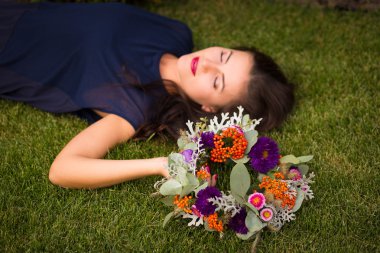 Bir çiçek taç kadınla